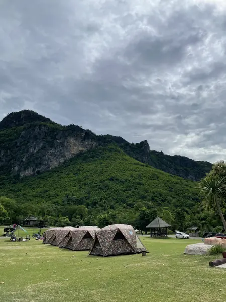 ลานกางเต็นท์ อุทยานแห่งชาติภูผาม่าน